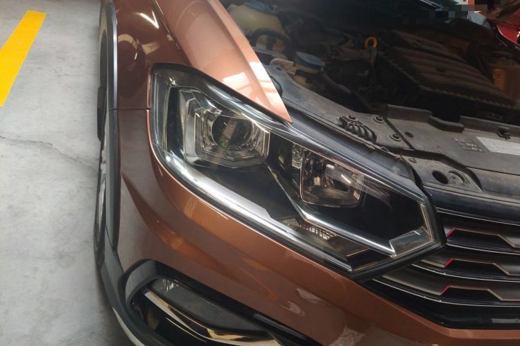 Used Volkswagen C-TREK 2017 1.6L Automatic Comfort Model Right Front Headlight