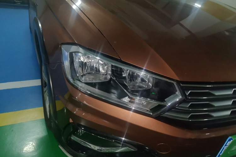 Used Volkswagen C-TREK 2017 1.6L Automatic Comfort Model Right Front Headlight
