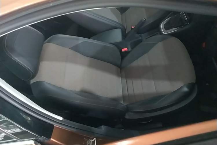 Used Volkswagen C-TREK 2017 230TSI DSG Comfort Version Right Front Seat