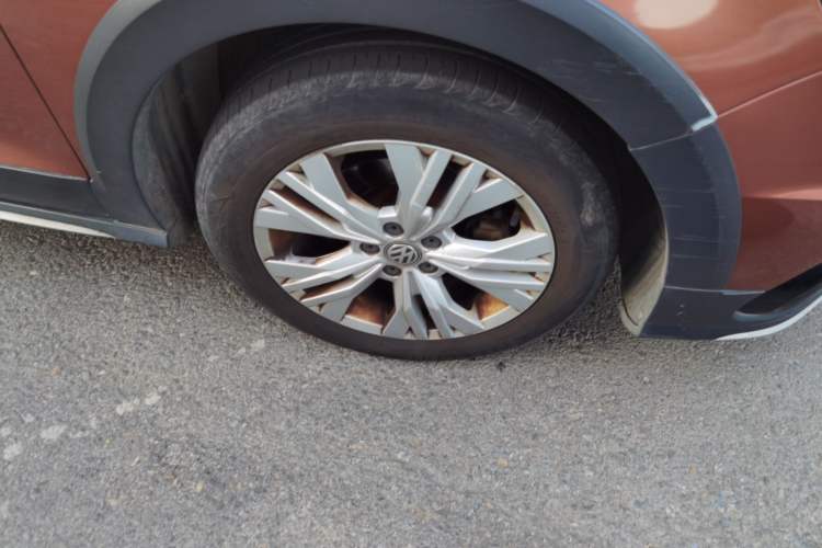 Used Volkswagen C-TREK 2017 1.6L Automatic Comfort Model Right Front Wheel Hub