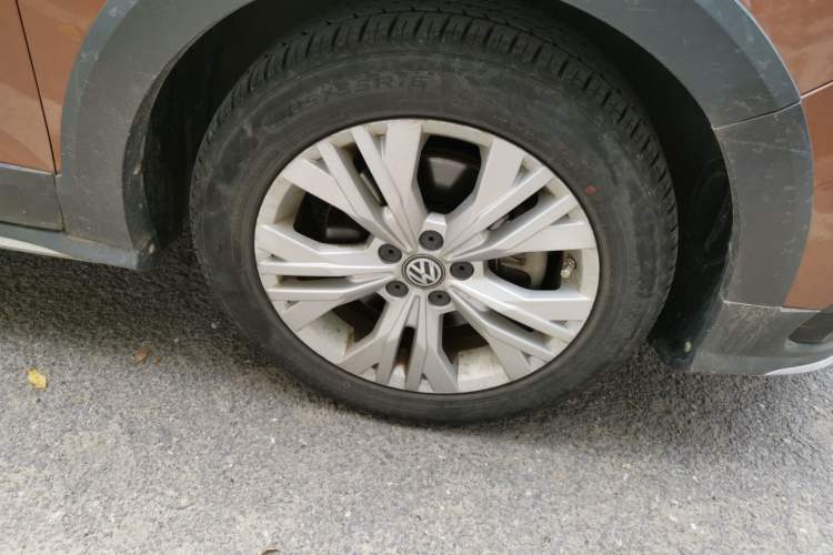 Used Volkswagen C-TREK 2017 230TSI DSG Comfort Version Right Front Wheel Hub