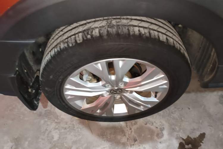 Used Volkswagen C-TREK 2017 1.6L Automatic Comfort Model Right Rear Wheel Hub
