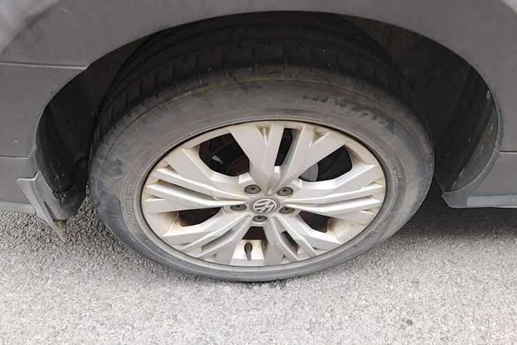 Used Volkswagen C-TREK 2017 230TSI DSG Comfort Version Right Rear Wheel Hub