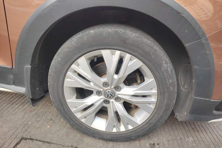 Used Volkswagen C-TREK 2017 1.6L Automatic Comfort Model Right Rear Wheel Hub