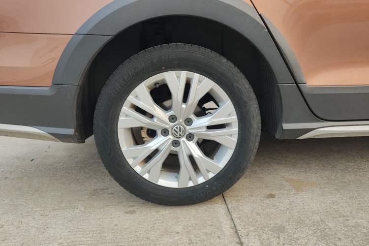 Used Volkswagen C-TREK 2017 1.6L Automatic Comfort Model Right Rear Wheel Hub