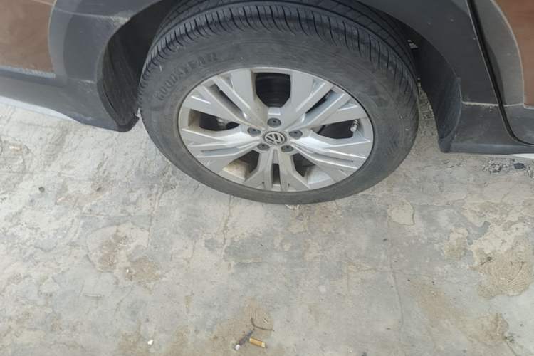 Used Volkswagen C-TREK 2017 1.6L Automatic Comfort Model Right Rear Wheel Hub