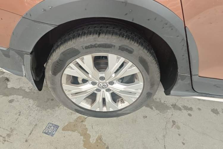 Used Volkswagen C-TREK 2017 1.6L Automatic Comfort Model Right Rear Wheel Hub