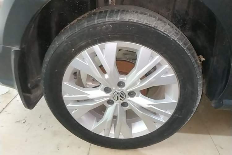 Used Volkswagen C-TREK 2017 230TSI DSG Comfort Version Right Rear Wheel Hub