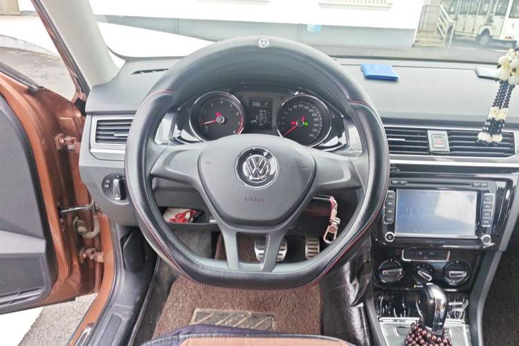 Used Volkswagen C-TREK 2017 1.6L Automatic Comfort Model Steering Wheel