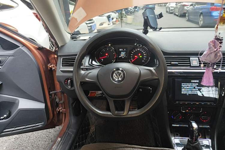 Used Volkswagen C-TREK 2017 230TSI DSG Comfort Version Steering Wheel