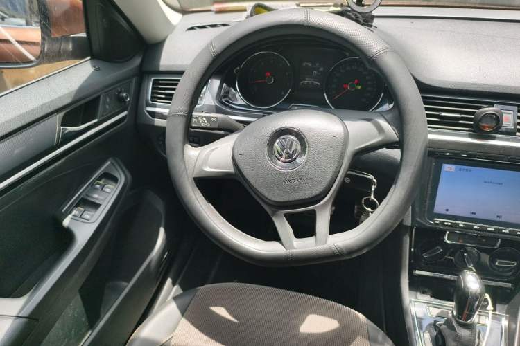 Used Volkswagen C-TREK 2017 230TSI DSG Comfort Version Steering Wheel
