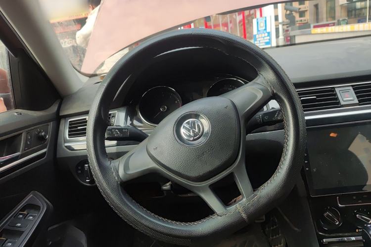 Used Volkswagen C-TREK 2017 230TSI DSG Comfort Version Steering Wheel