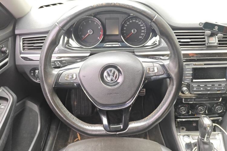 Used Volkswagen C-TREK 2017 1.6L Automatic Luxury Model Steering Wheel