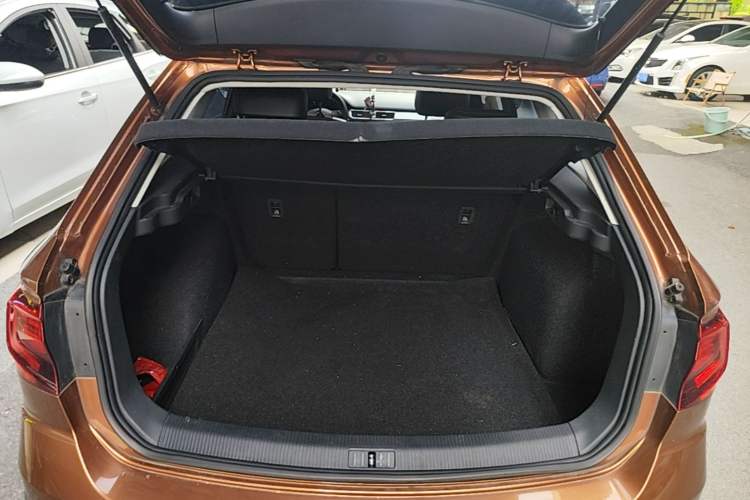 Used Volkswagen C-TREK 2017 230TSI DSG Comfort Version Trunk