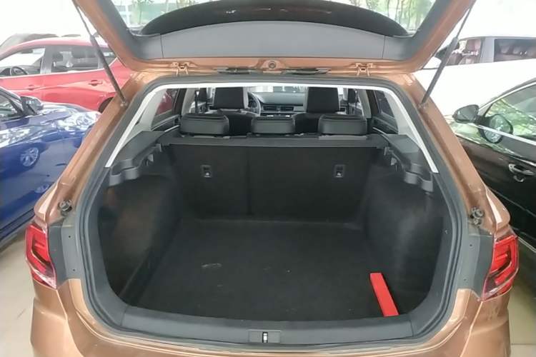 Used Volkswagen C-TREK 2017 230TSI DSG Comfort Version Trunk
