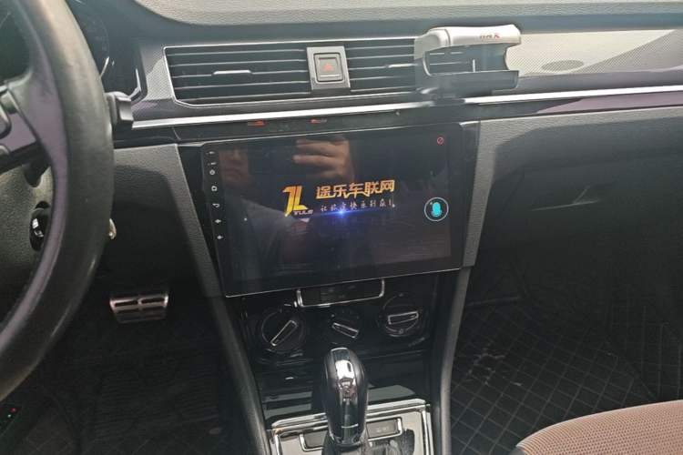 Used Volkswagen C-TREK 2017 1.6L Automatic Comfort Model Audio And AC Panel
