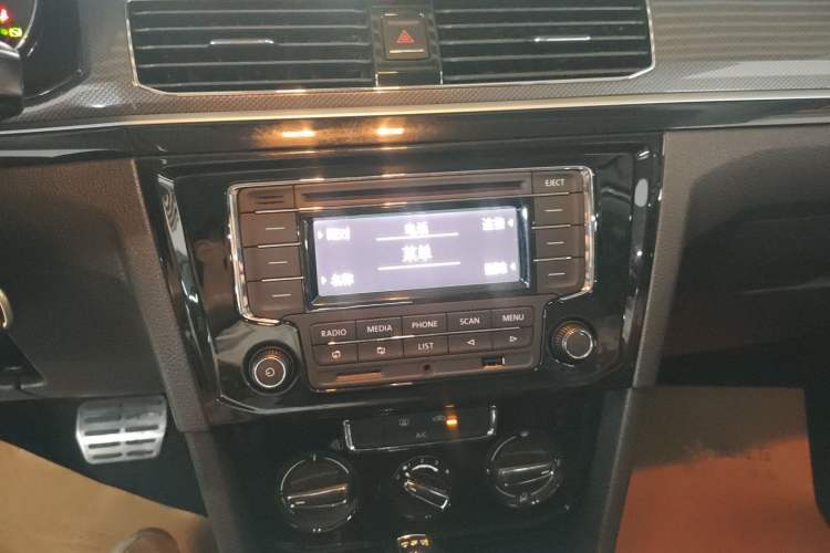Used Volkswagen C-TREK 2017 230TSI DSG Comfort Version Audio And AC Panel
