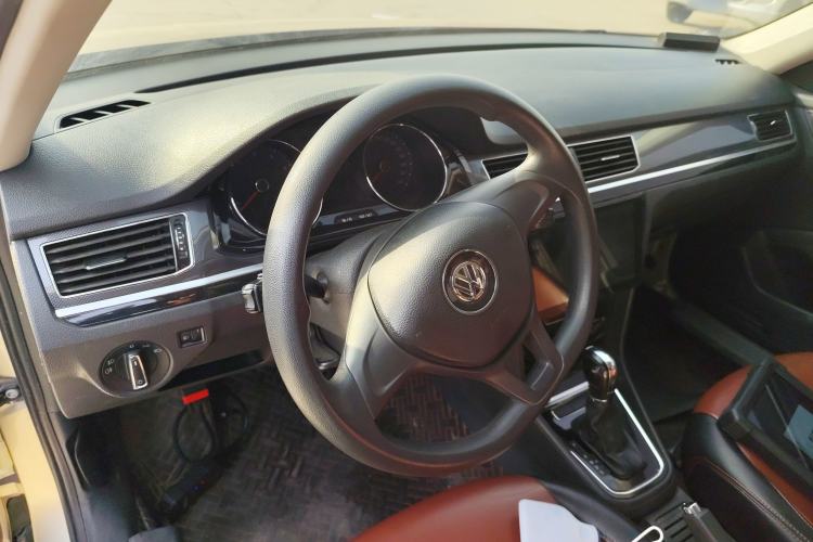 Used Volkswagen C-TREK 2017 1.6L Automatic Comfort Model Center Console