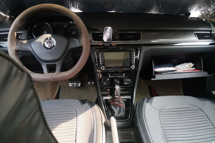 Used Volkswagen C-TREK 2017 1.6L Automatic Comfort Model Center Console