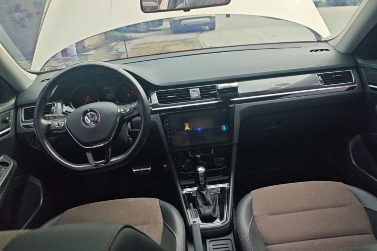 Used Volkswagen C-TREK 2017 1.6L Automatic Comfort Model Center Console