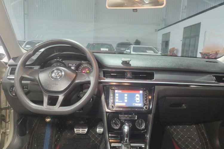 Used Volkswagen C-TREK 2017 1.6L Automatic Comfort Model Center Console