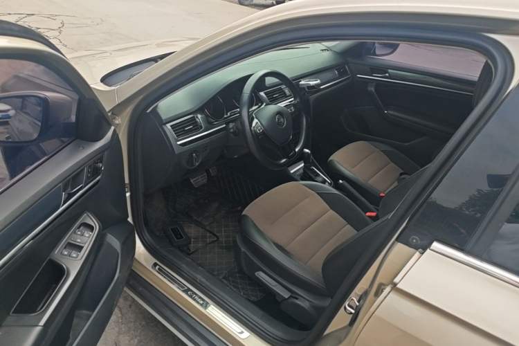 Used Volkswagen C-TREK 2017 1.6L Automatic Comfort Model Driver Seat