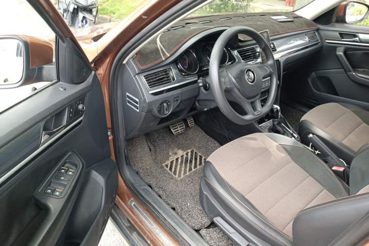 Used Volkswagen C-TREK 2017 230TSI DSG Comfort Version Driver Seat