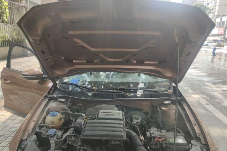 Used Volkswagen C-TREK 2017 1.6L Automatic Comfort Model Engine Bay