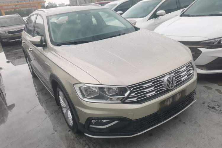Used Volkswagen C-TREK 2017 1.6L Automatic Comfort Model Front Right 45 Deg
