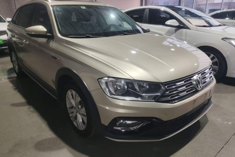 Used Volkswagen C-TREK 2017 1.6L Automatic Comfort Model Front Right 45 Deg