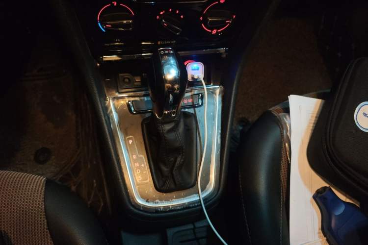 Used Volkswagen C-TREK 2017 230TSI DSG Comfort Version Gear Lever