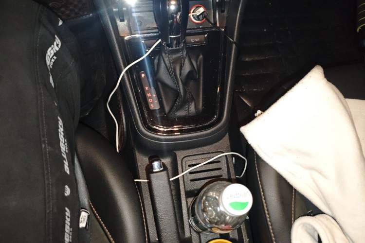 Used Volkswagen C-TREK 2017 1.6L Automatic Comfort Model Gear Lever