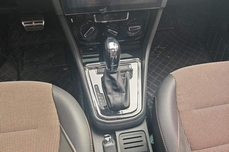 Used Volkswagen C-TREK 2017 1.6L Automatic Comfort Model Gear Lever