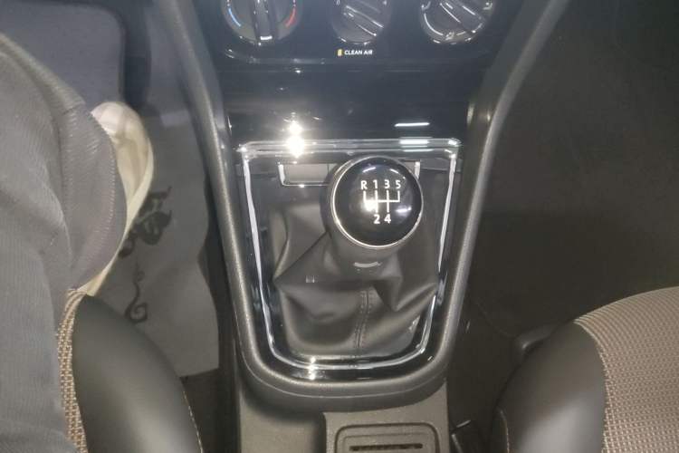 Used Volkswagen C-TREK 2017 1.6L Manual Comfort Model Gear Lever