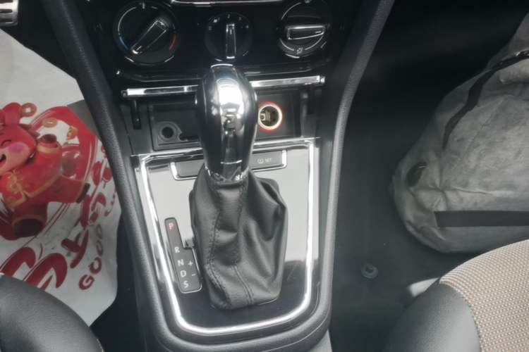Used Volkswagen C-TREK 2017 1.6L Automatic Comfort Model Gear Lever