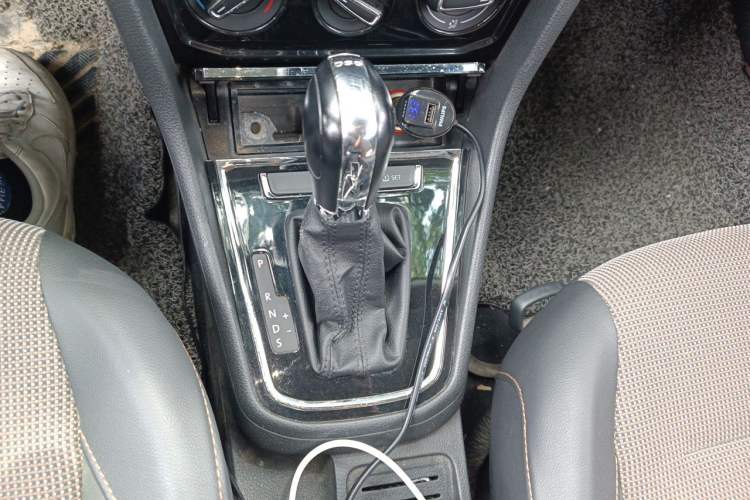 Used Volkswagen C-TREK 2017 230TSI DSG Comfort Version Gear Lever