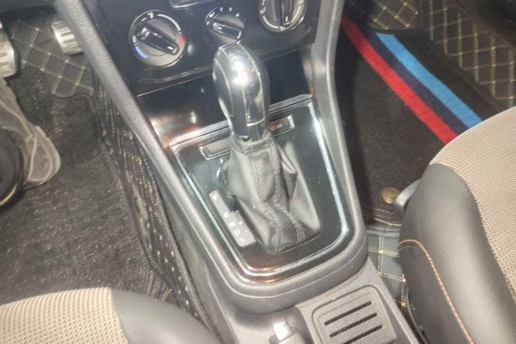 Used Volkswagen C-TREK 2017 1.6L Automatic Comfort Model Gear Lever