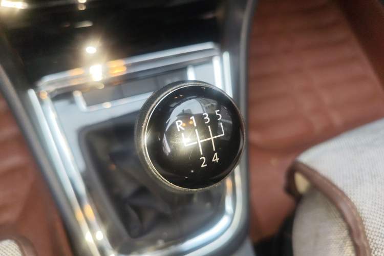 Used Volkswagen C-TREK 2017 1.6L Manual Comfort Model Gear Lever