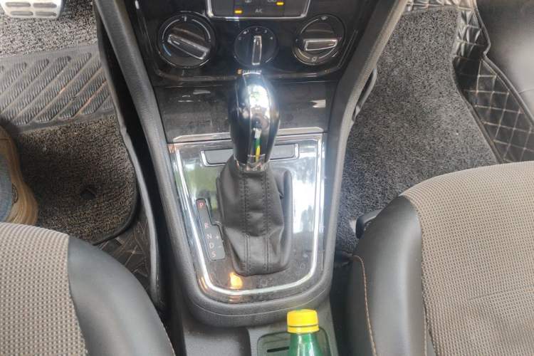 Used Volkswagen C-TREK 2017 1.6L Automatic Comfort Model Gear Lever
