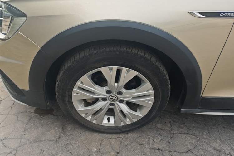 Used Volkswagen C-TREK 2017 1.6L Automatic Comfort Model Left Front Wheel Hub
