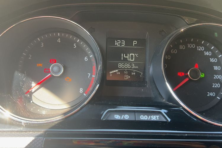 Used Volkswagen C-TREK 2017 230TSI DSG Comfort Version Odometer Close Up
