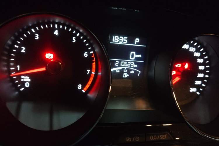 Used Volkswagen C-TREK 2017 230TSI DSG Comfort Version Odometer Close Up