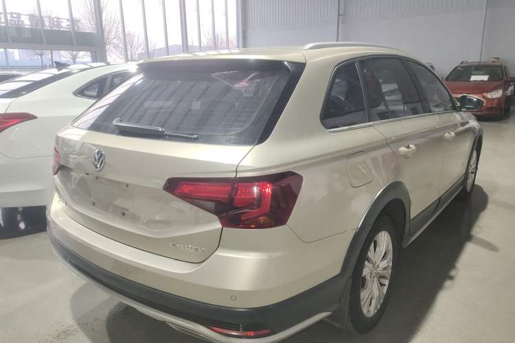 Used Volkswagen C-TREK 2017 1.6L Automatic Comfort Model Rear Right 45 Deg