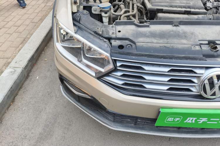 Used Volkswagen C-TREK 2017 230TSI Manual Comfort Version Right Front Headlight