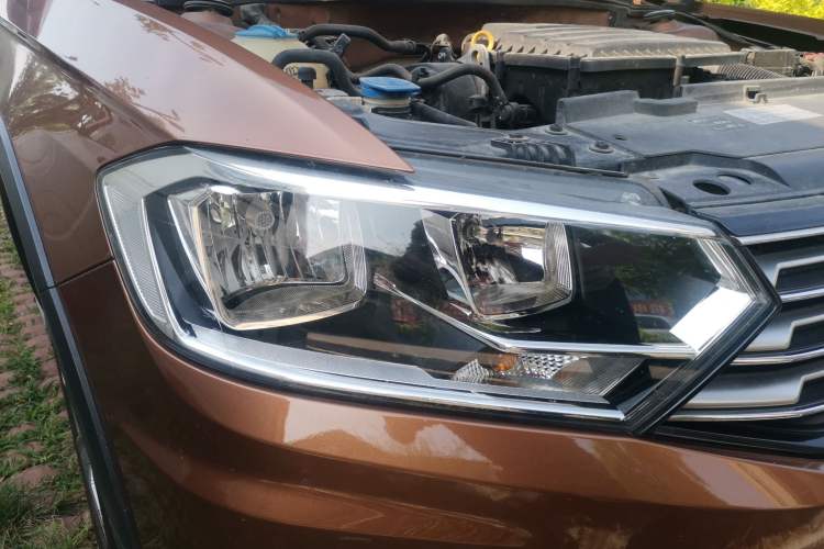 Used Volkswagen C-TREK 2017 1.6L Automatic Comfort Model Right Front Headlight