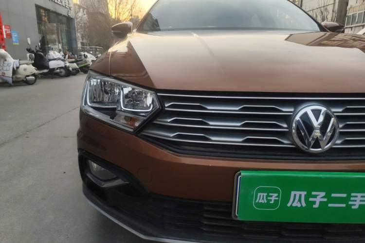 Used Volkswagen C-TREK 2017 1.6L Manual Comfort Model Right Front Headlight
