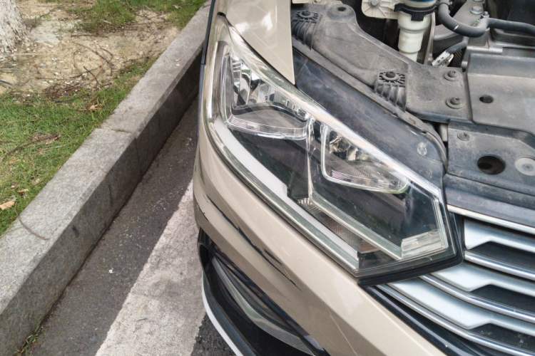 Used Volkswagen C-TREK 2017 1.6L Automatic Comfort Model Right Front Headlight