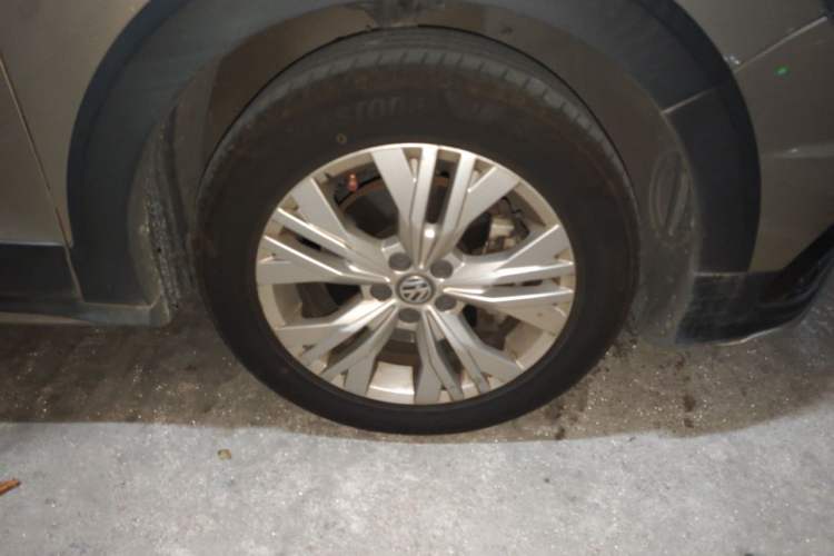 Used Volkswagen C-TREK 2017 230TSI DSG Comfort Version Right Front Wheel Hub