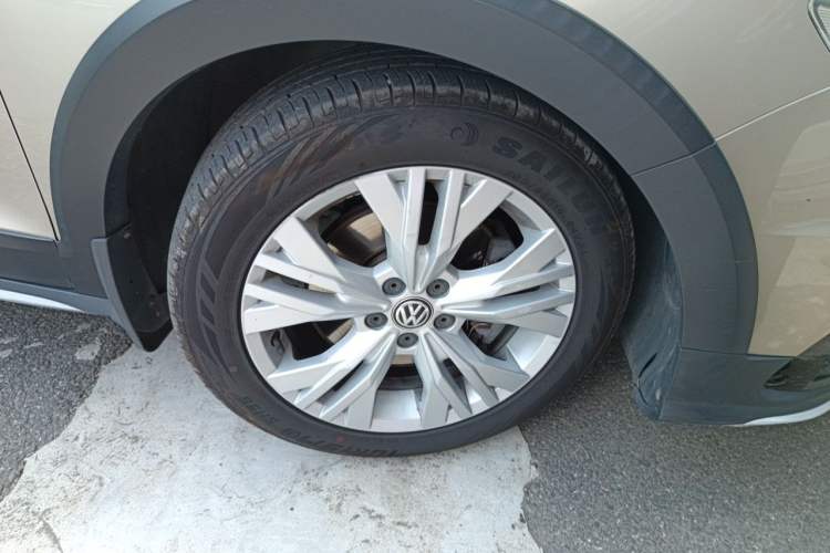 Used Volkswagen C-TREK 2017 230TSI DSG Comfort Version Right Front Wheel Hub