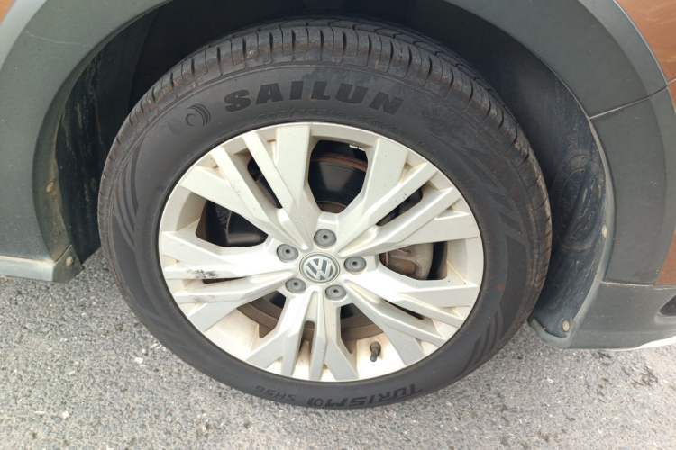 Used Volkswagen C-TREK 2017 230TSI DSG Comfort Version Right Front Wheel Hub